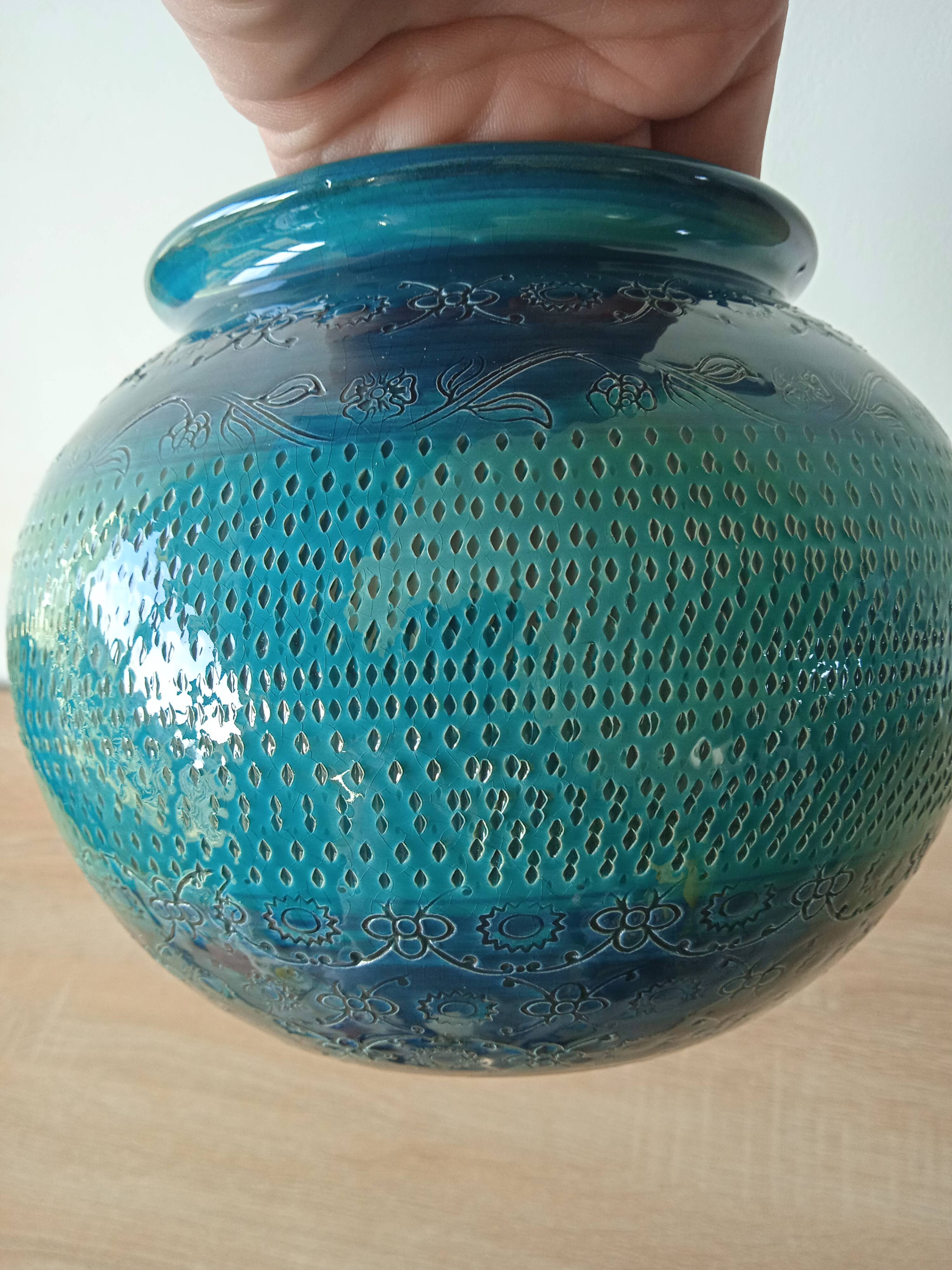 Round vase