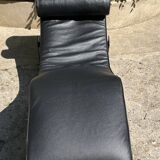 Le Corbusier LC4 Meridian in black leather