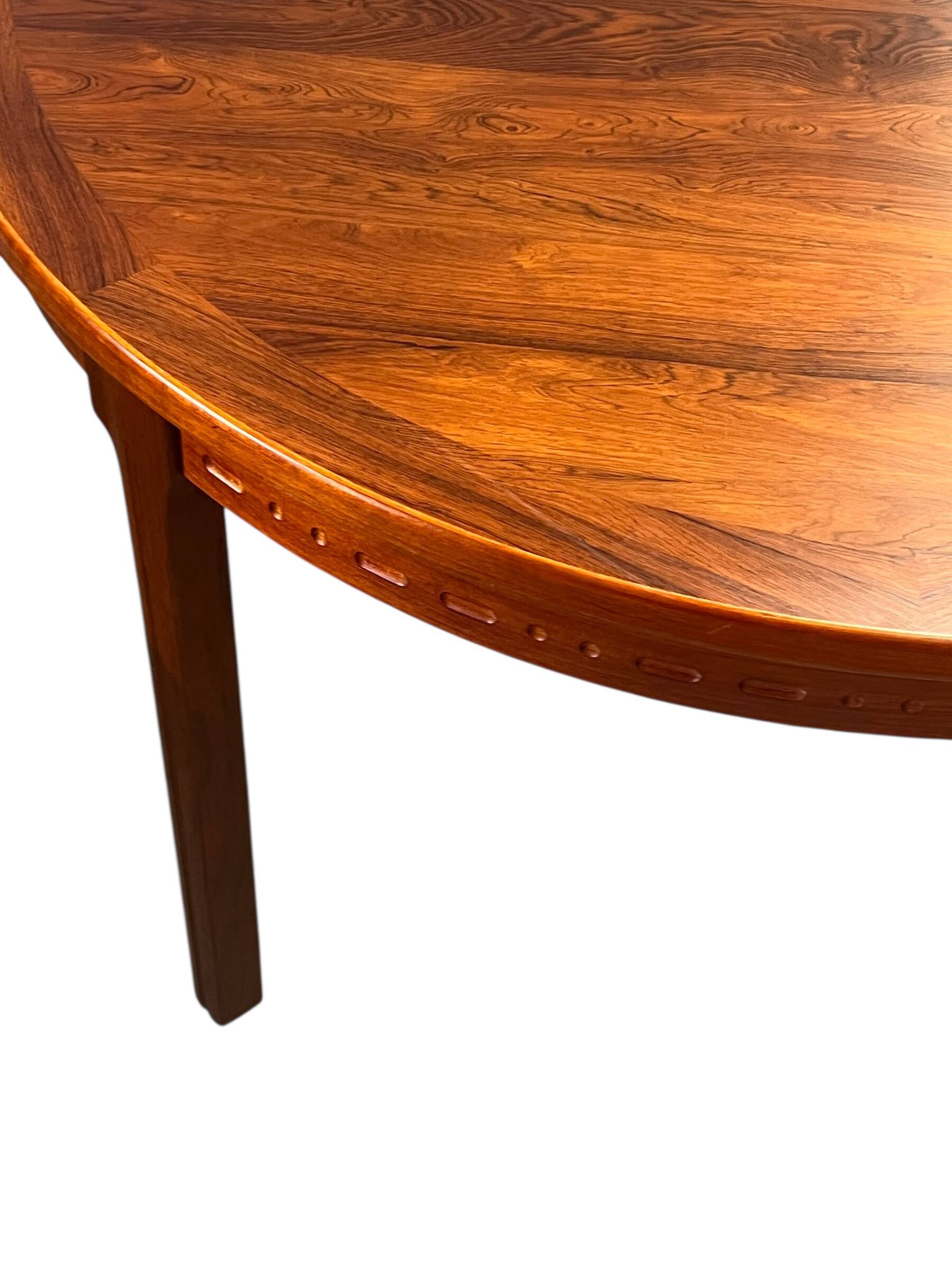 Round dining table in rosewood.