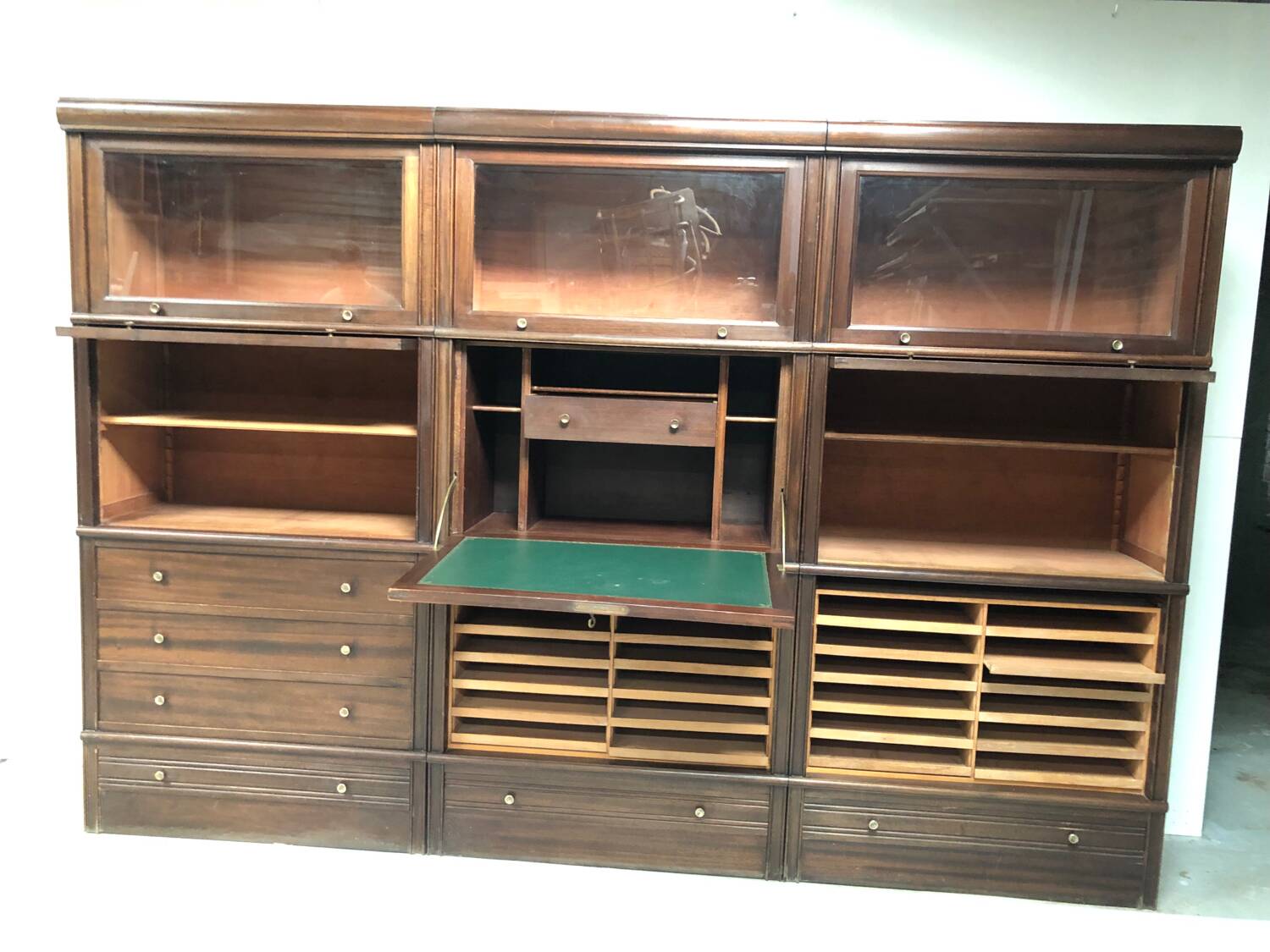 Former MD notary library