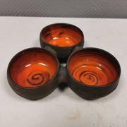 Magnifique bol (composé de 3 bols) avec glaçure orange/rouge à l'intérieur