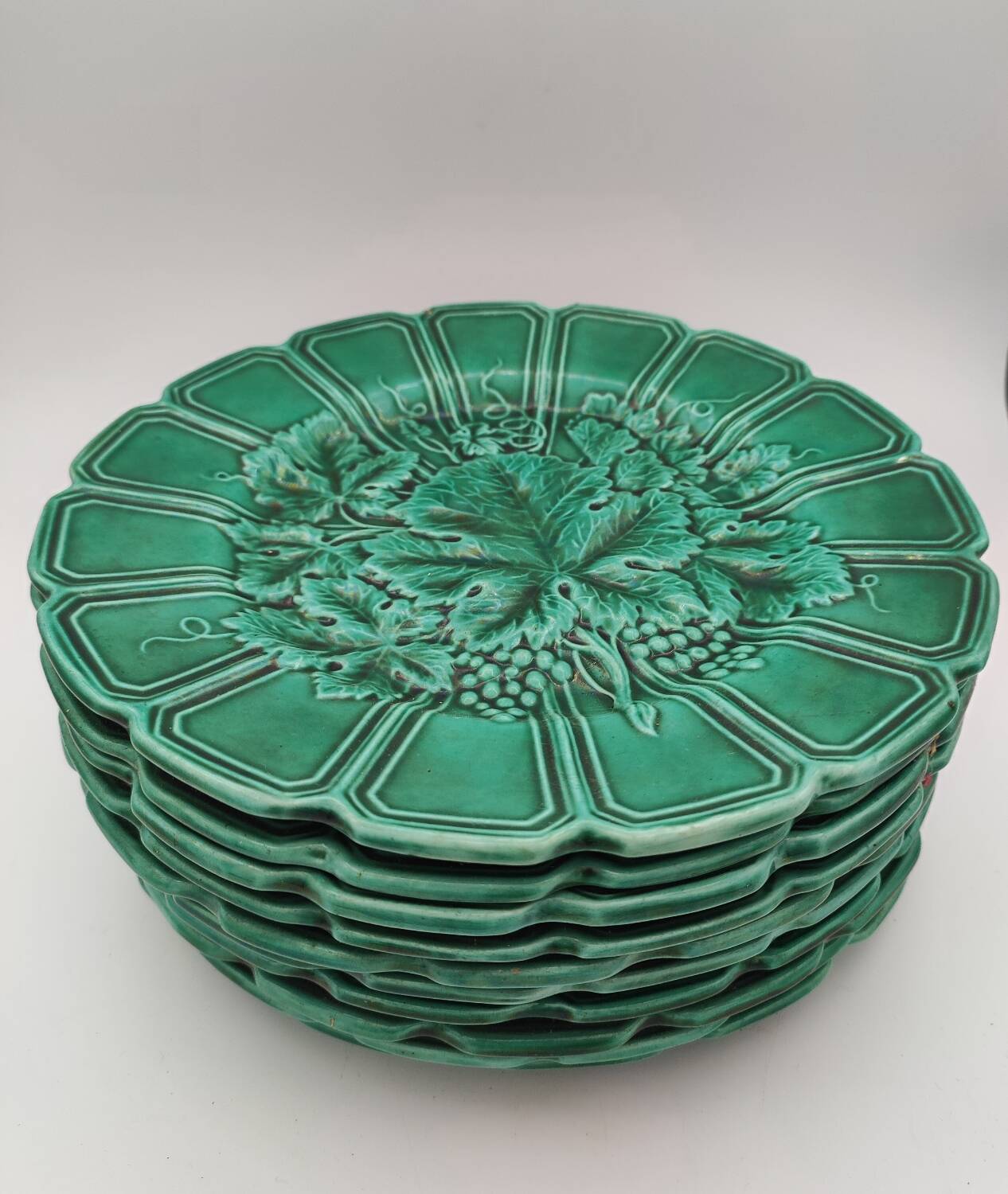 10 ceramic plates with vine decor