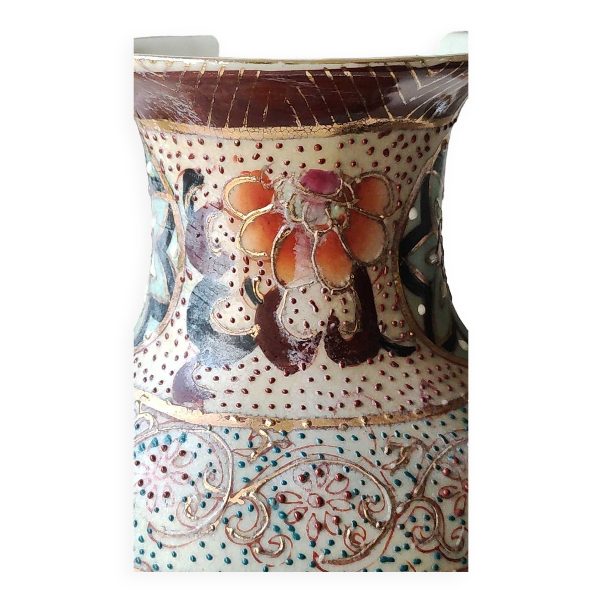 Chinese vase baluster in polychrome ceramics. Life scenes Japanese warriors/Samurai against a backdrop of wilderness