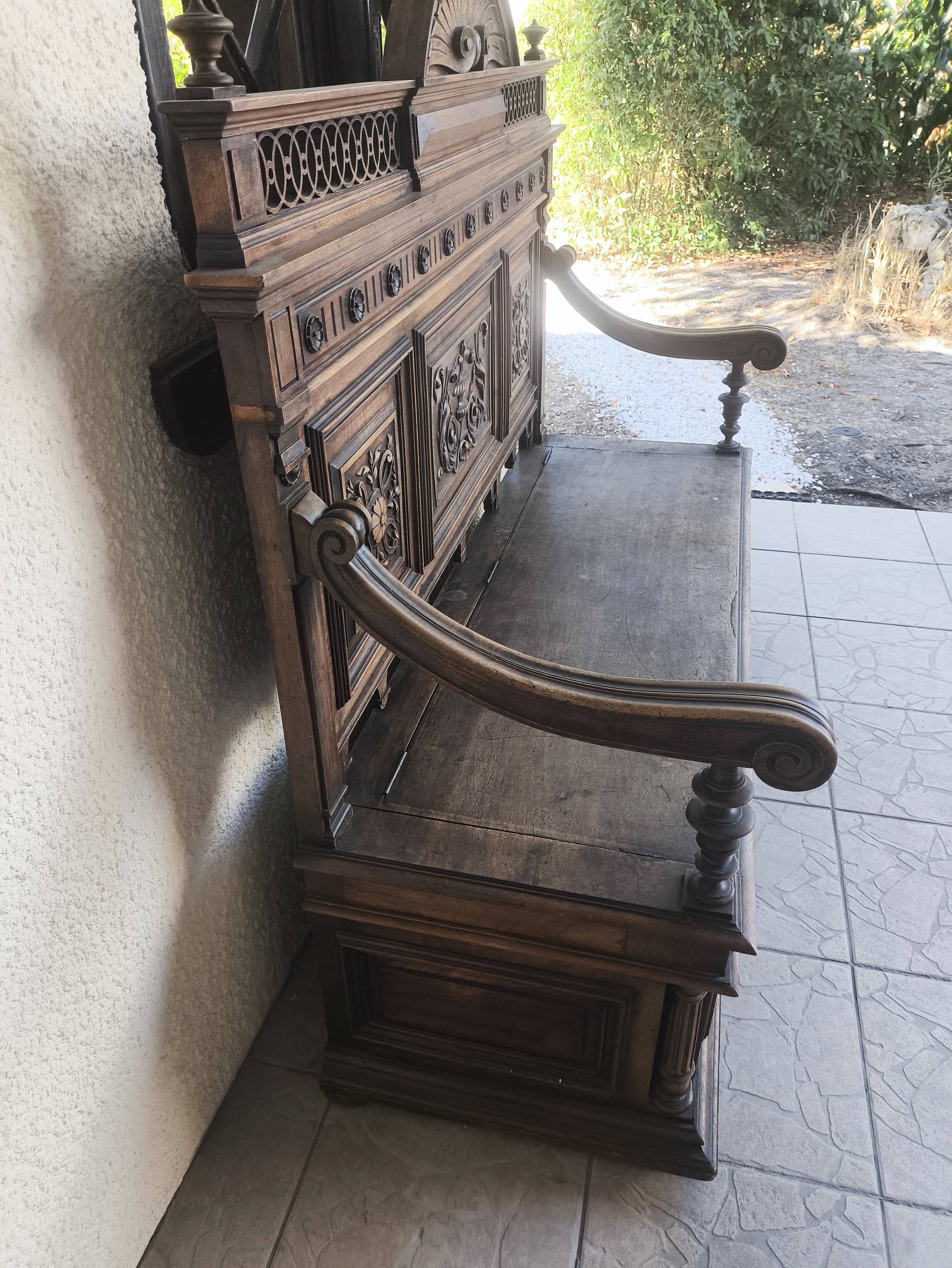 Banquette-coffre ancienne style Henri II / Néo-Renaissance en bois sculpté