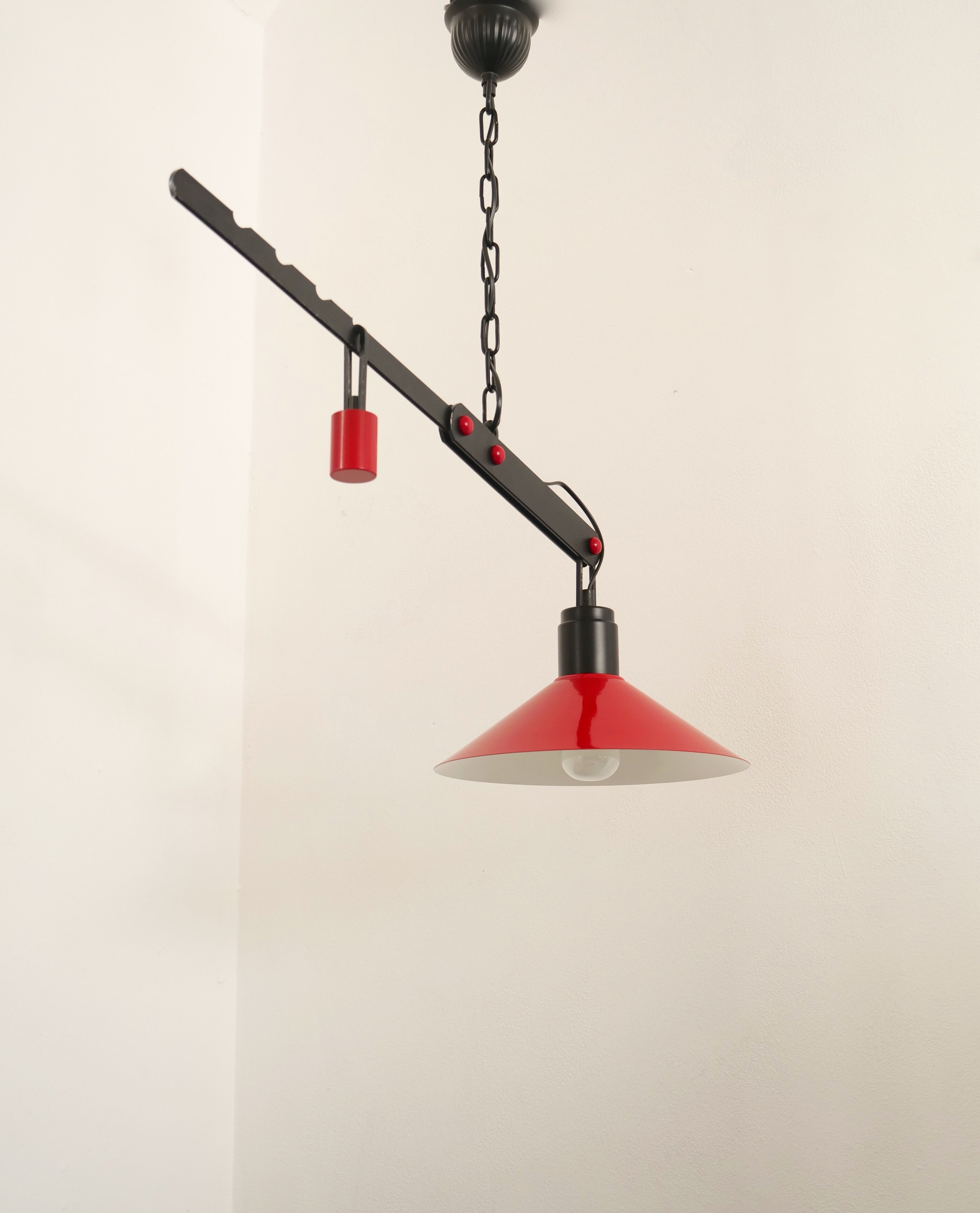 Danish suspension with balance counterweight