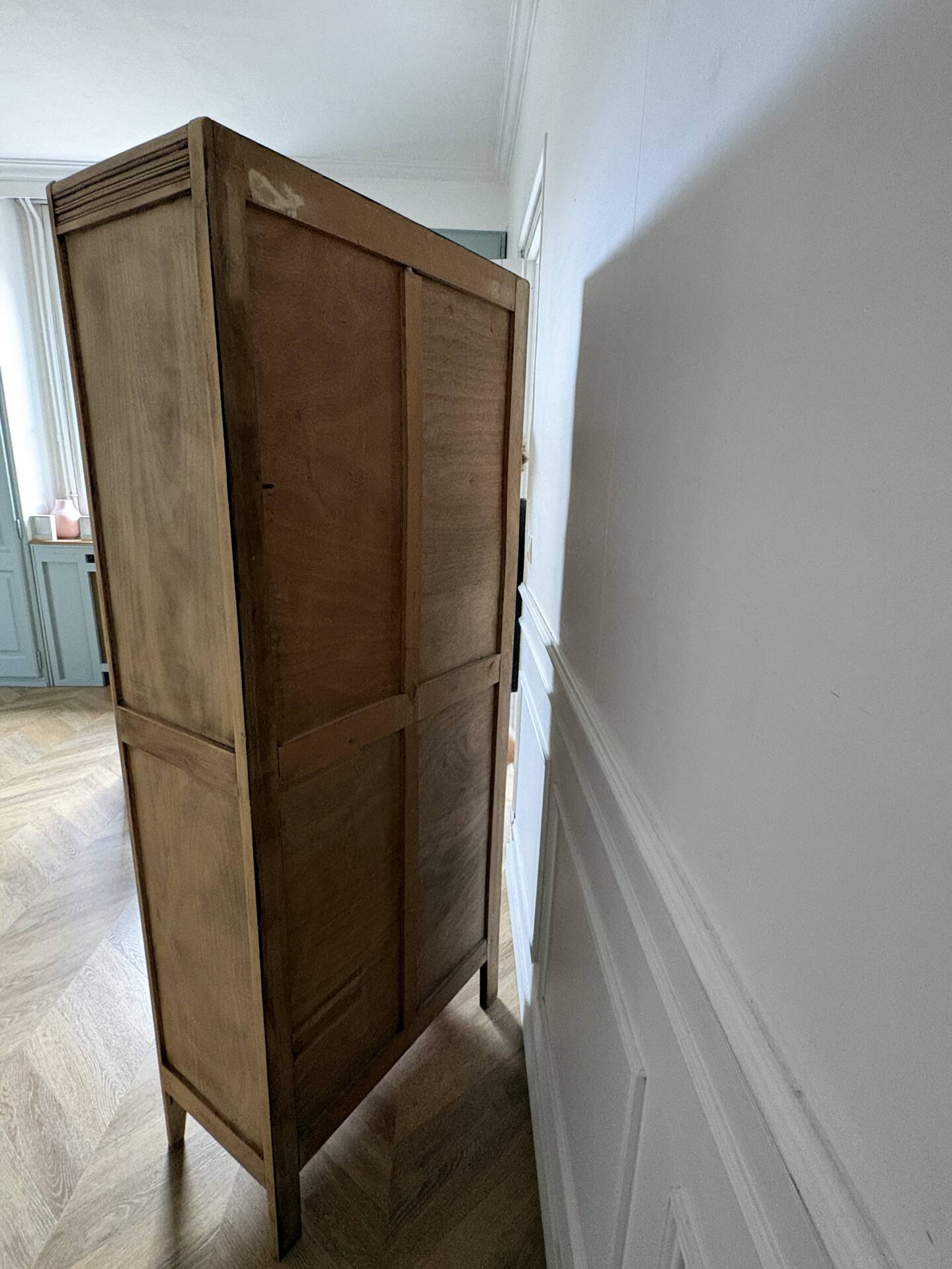 Armoire parisienne