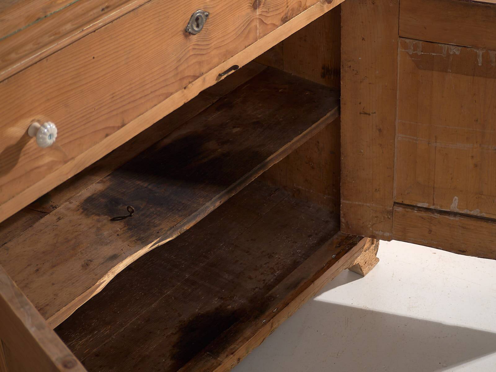Antique kitchen cabinet (c.1920)
