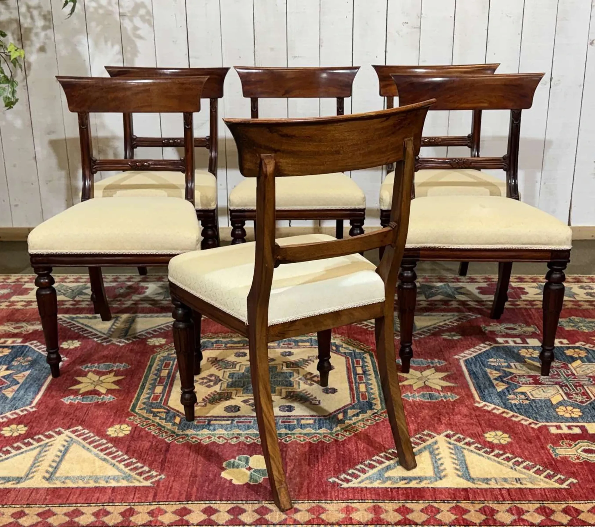 Set of 2 armchairs and 6 English mahogany chairs from the 1950s.