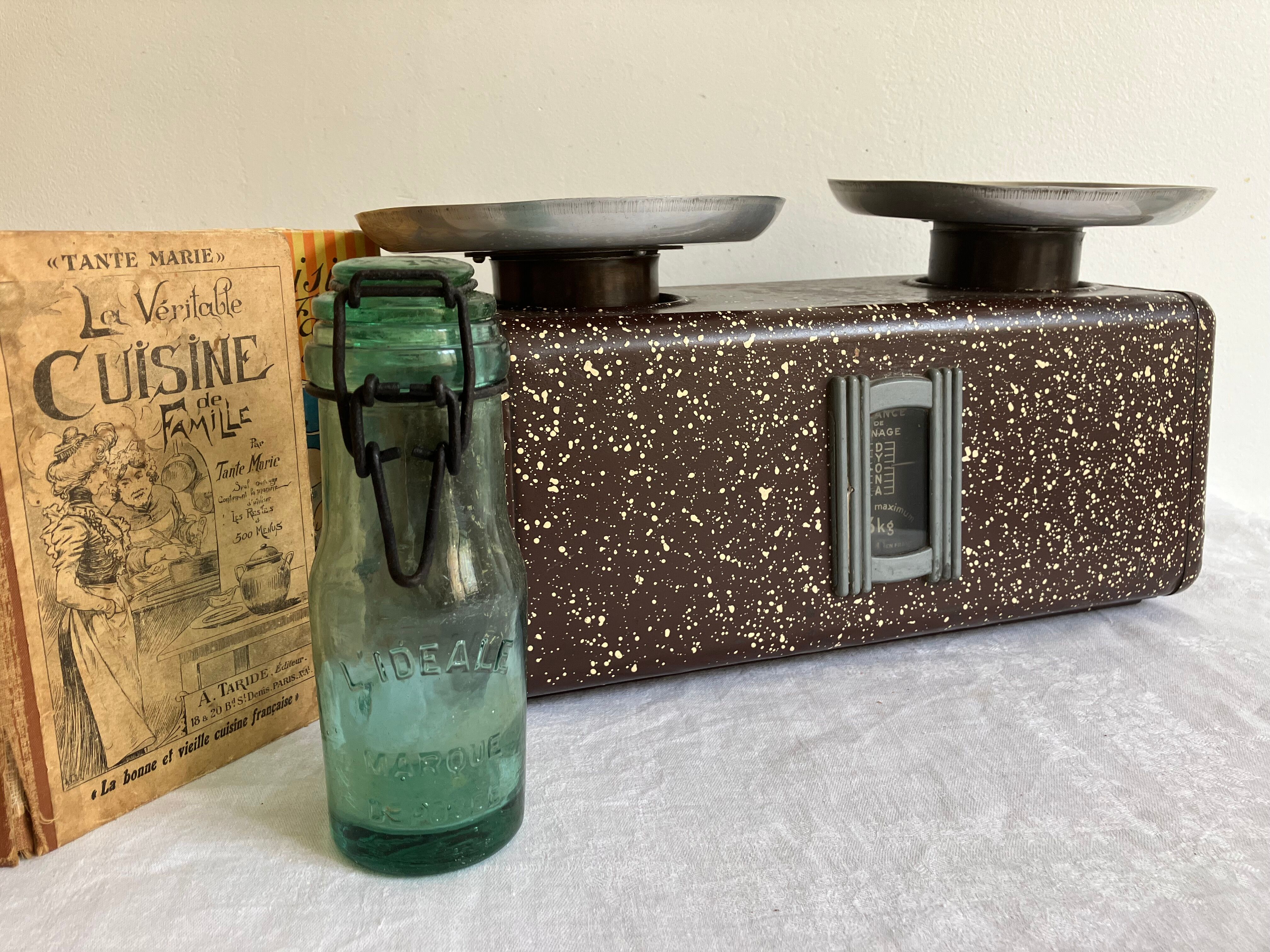 Old household scale dyona