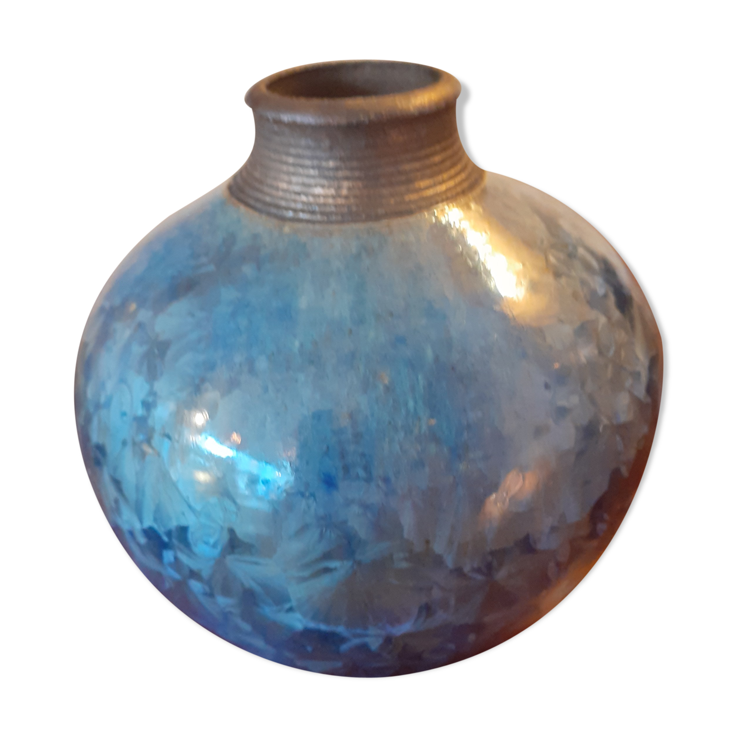 Blue ceramic vase with crystallization effect