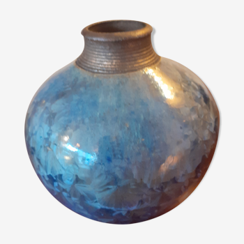 Blue ceramic vase with crystallization effect