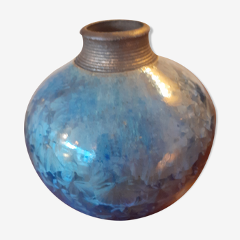 Vase en céramique bleue à effet de cristallisation