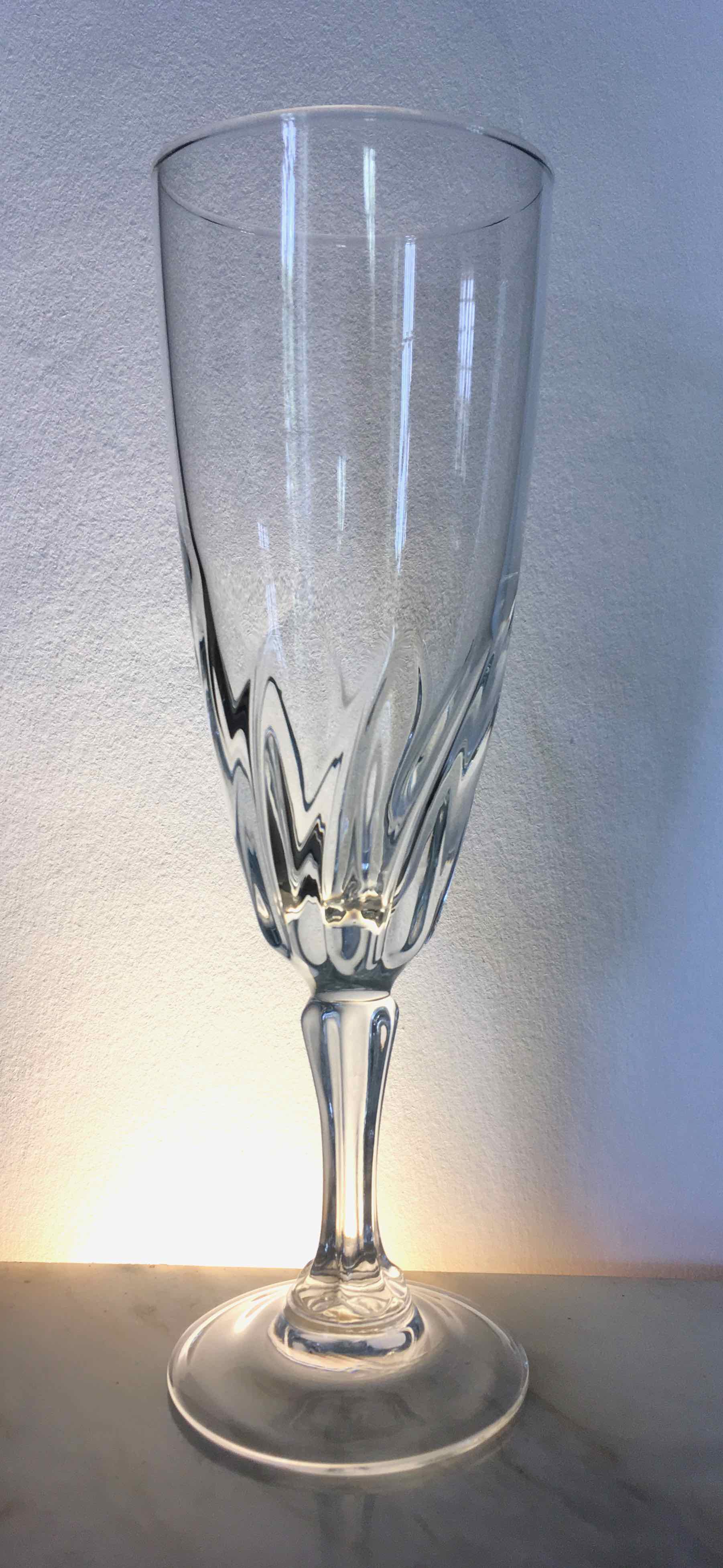 Set 8 vintage champagne flutes