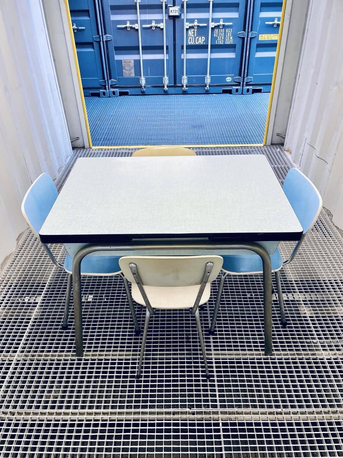Blue vintage formica table - 4 chairs - extensions