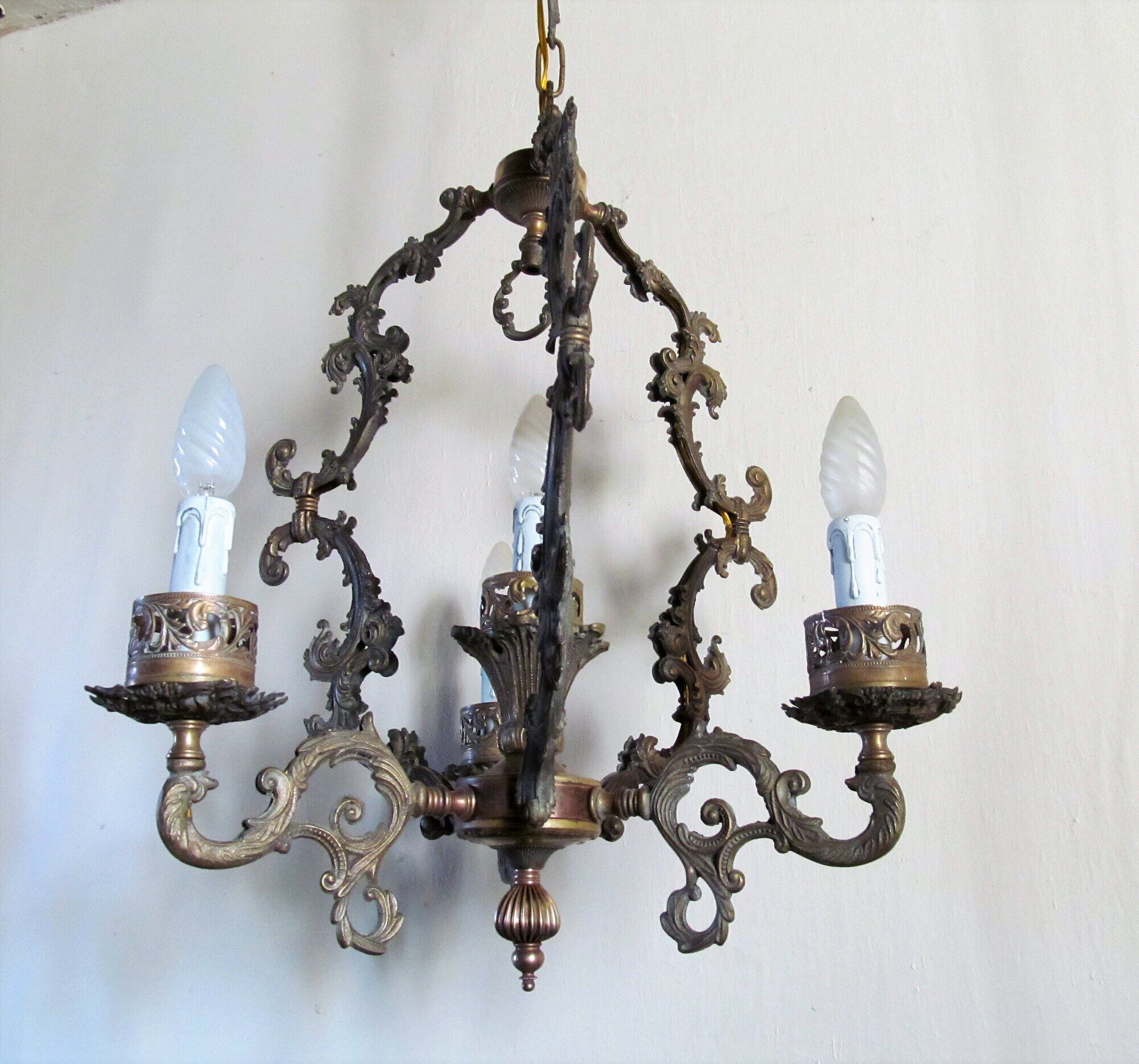Italian Vintage patinated bronze chandelier with 4 lights with a beautiful wow patina