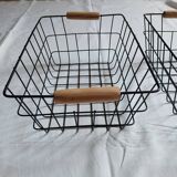 2 metal baskets