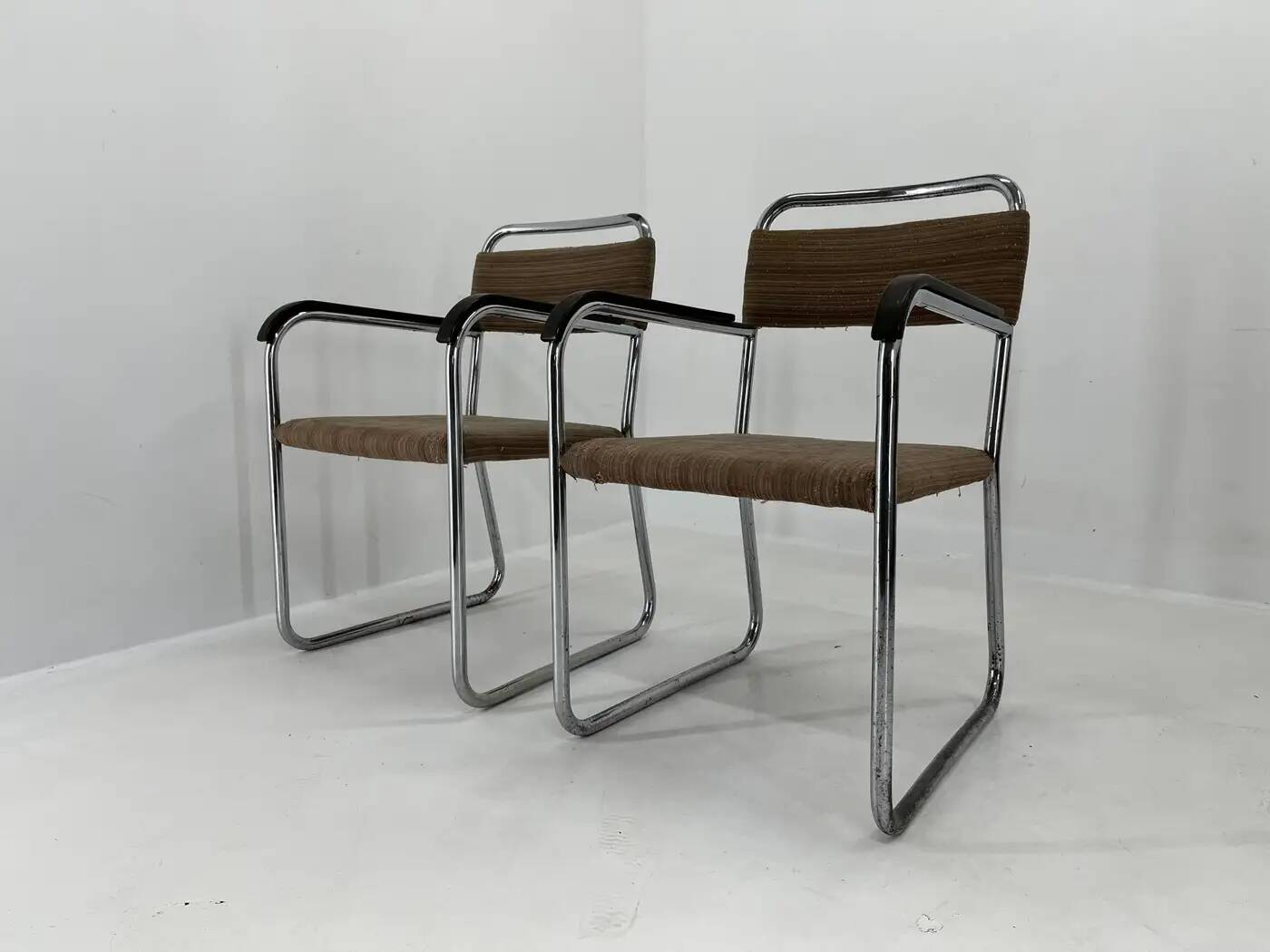 Pair of Bauhaus tubular steel chrome armchairs, 1930s