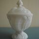 Sucrier, drageoir style Louis XV en opaline de Portieux