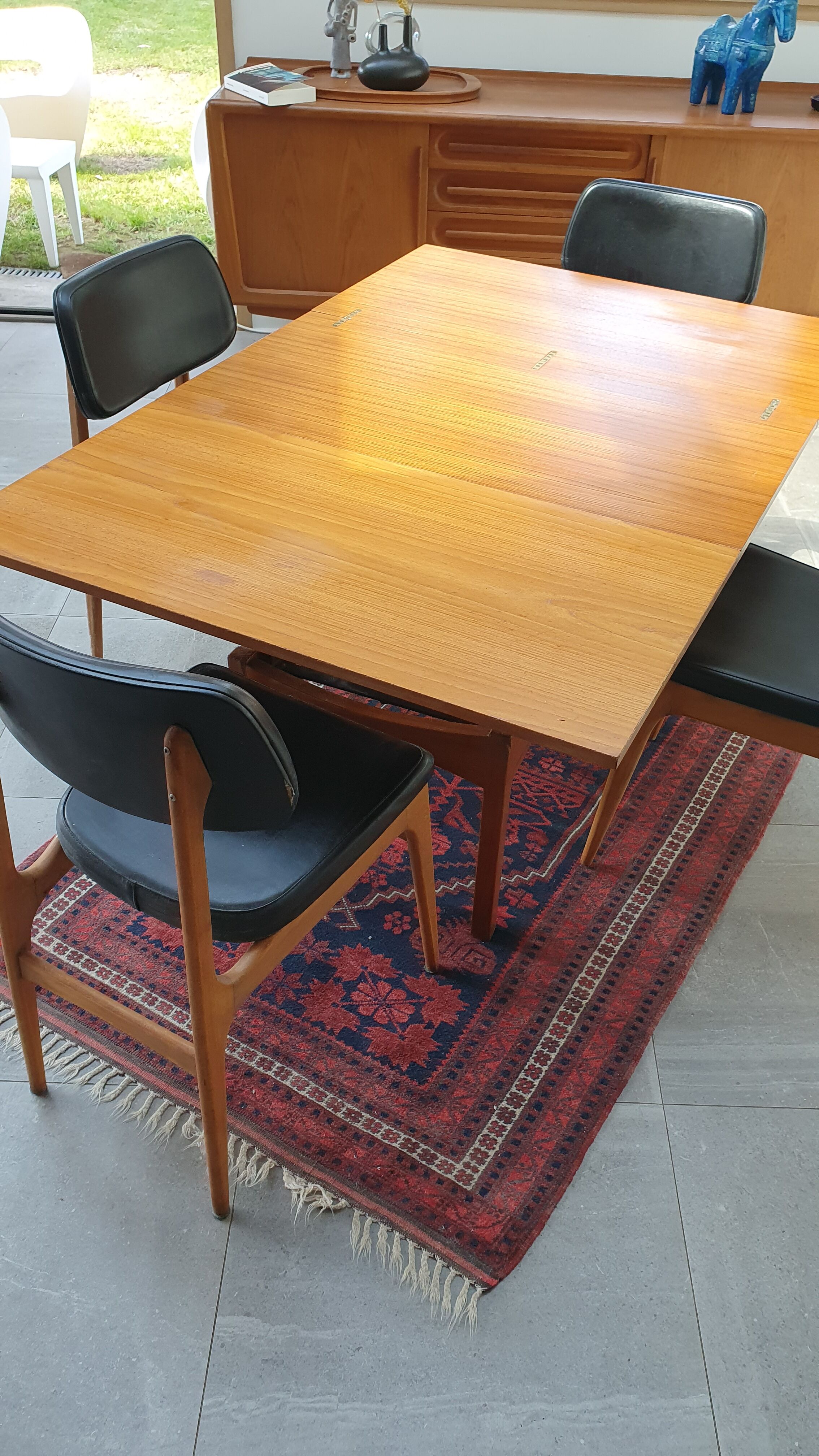 Table portefeuille à système qui monte et descend
