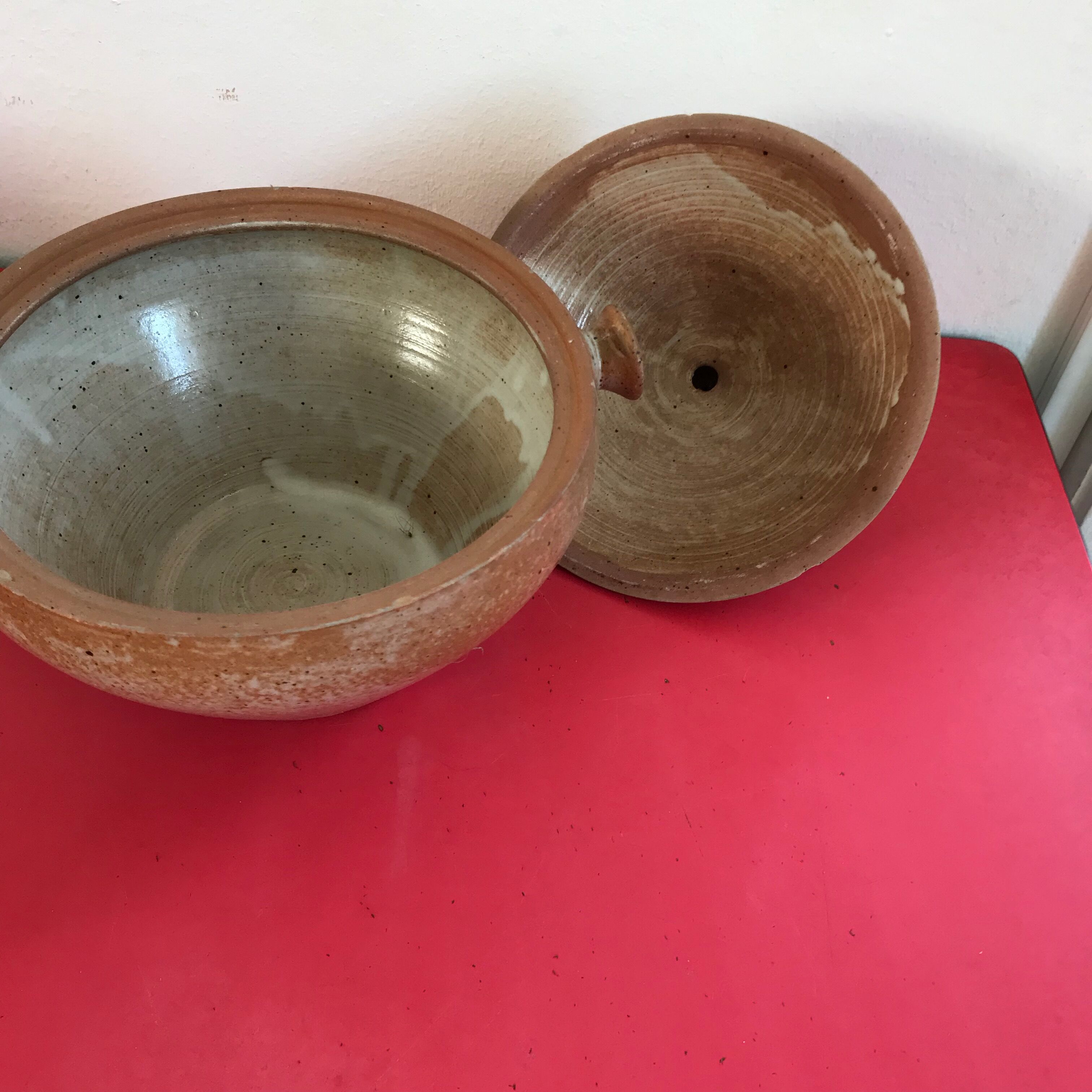 Soup tureen in sandstone