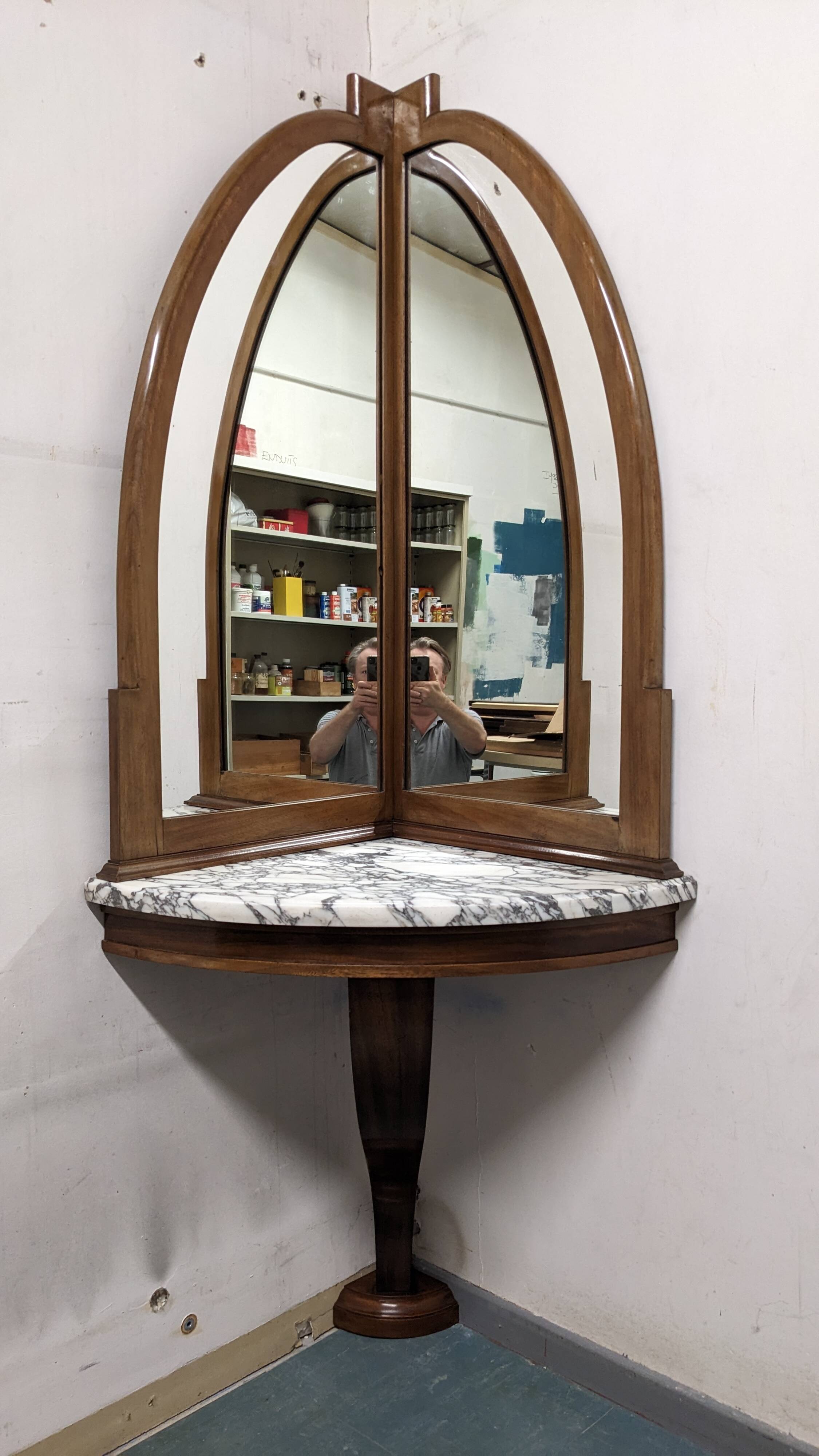 Console d'angle et son double miroir Art déco en noyer, France vers 1920