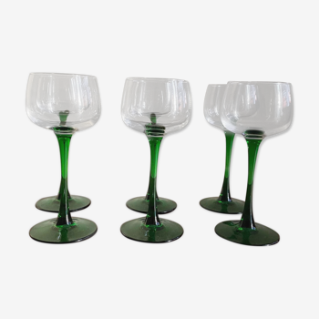 Verres à pied verts