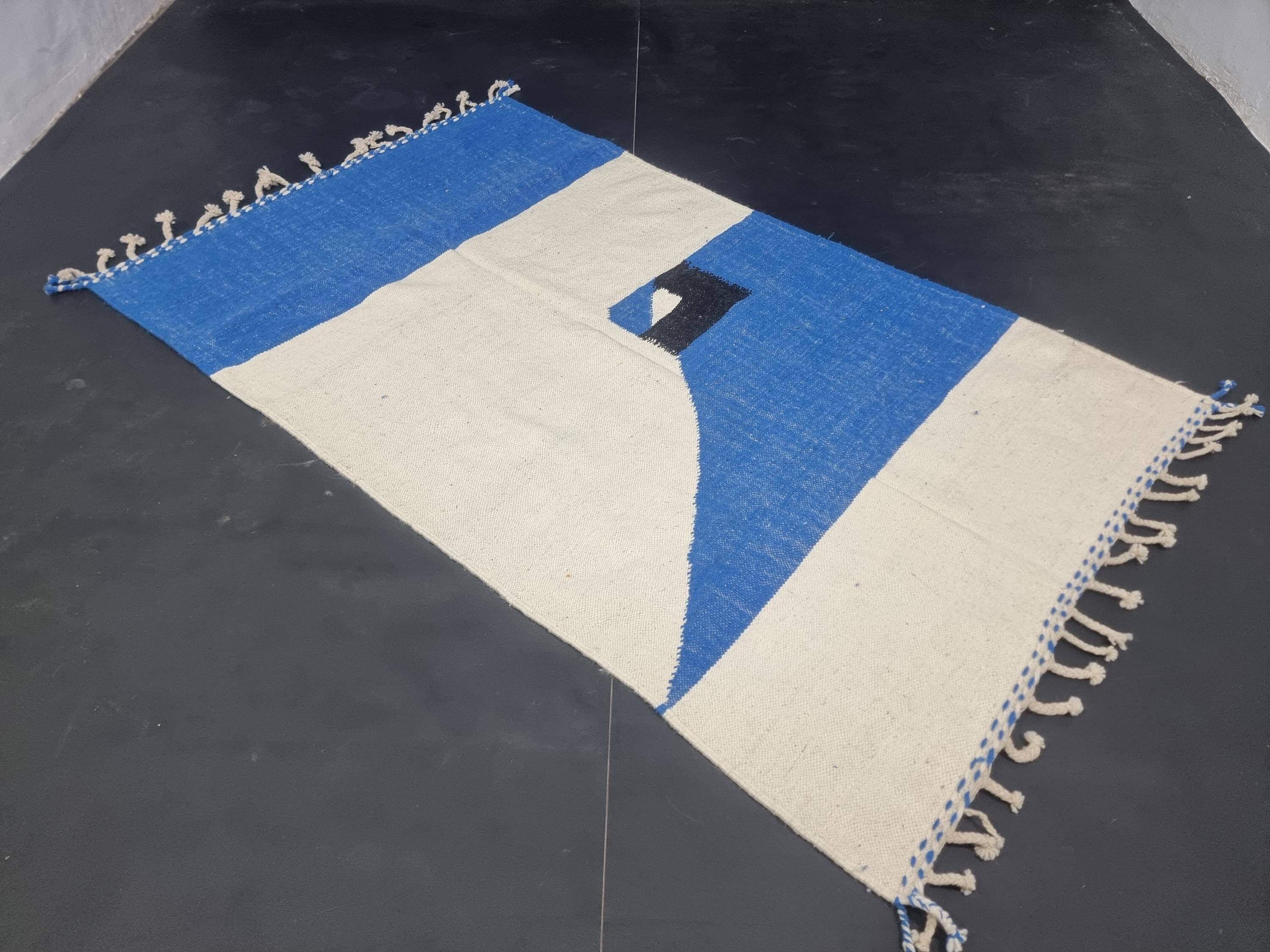 Superb Moroccan wool rug, handmade, dimensions 250x150 cm.