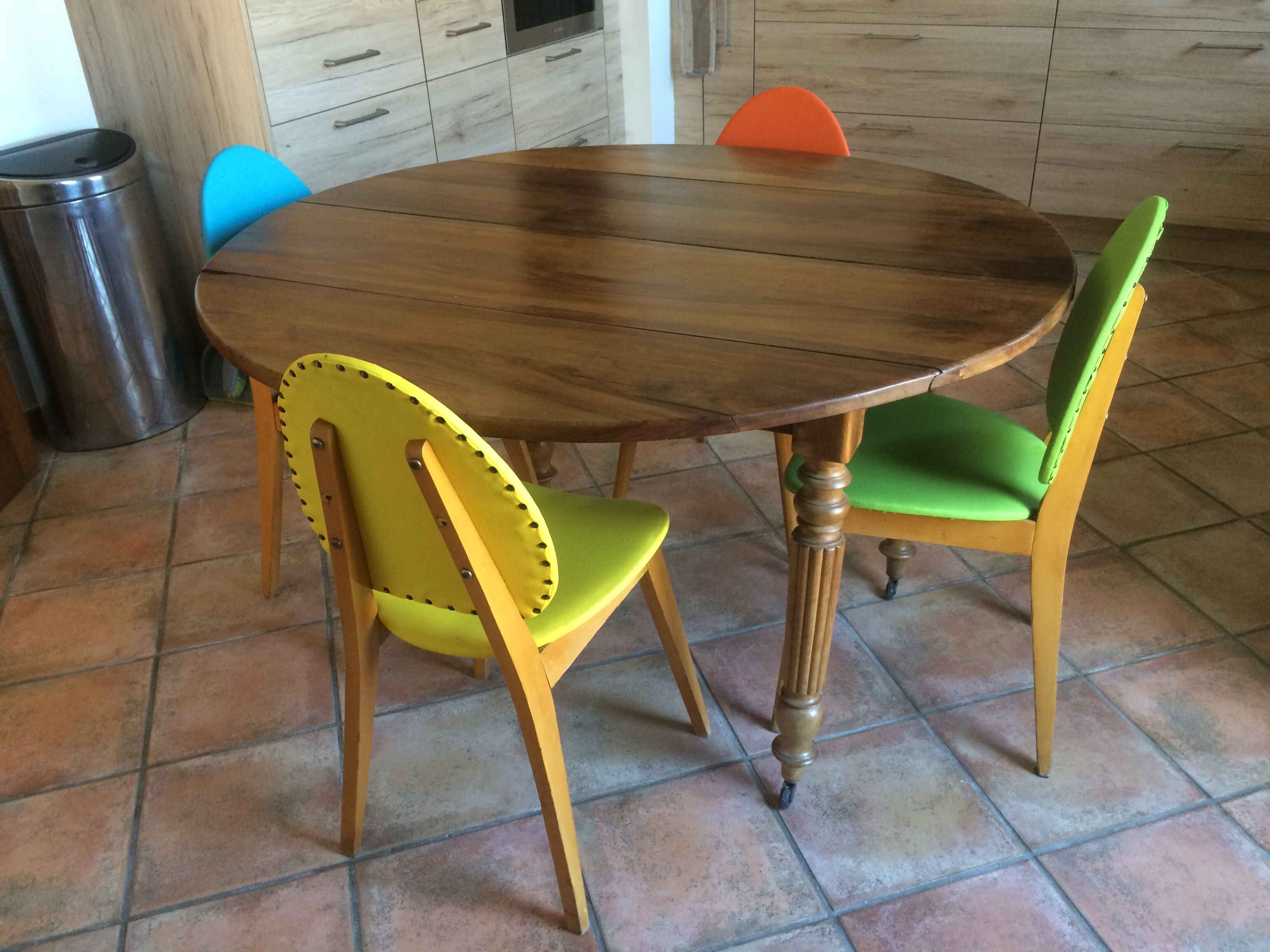 Round table extendable