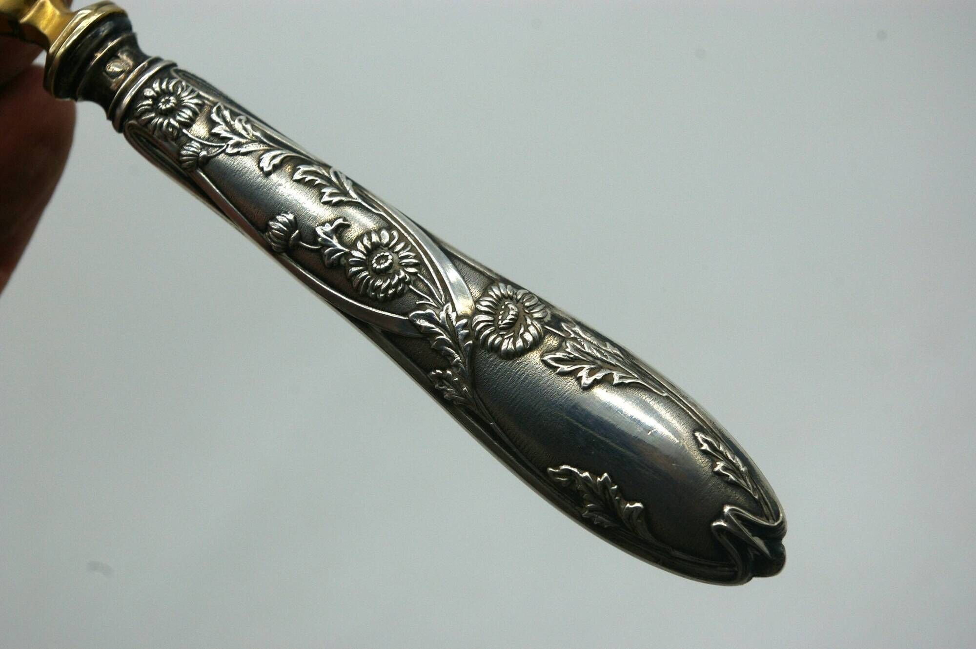 Cream Strawberry Scoop Art Nouveau floral decoration - Minerva filled silver handle Condition: --