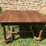 Extendable oak table