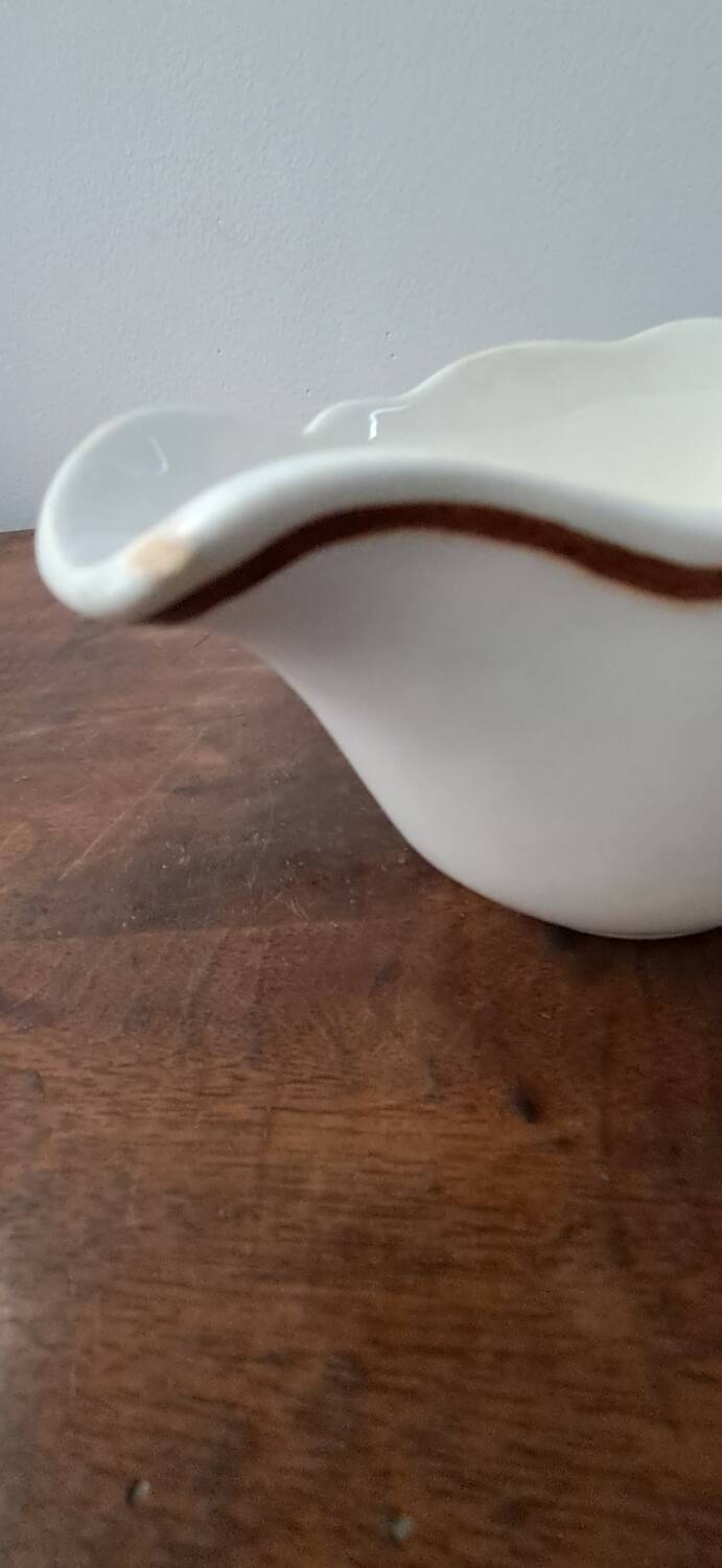 Digoin Sarreguemines sauceboat with hand-painted waterfowl decoration