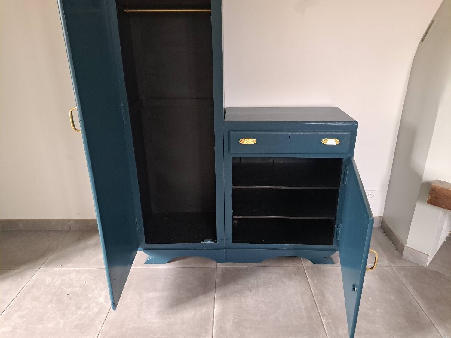 Armoire asymétrique vintage