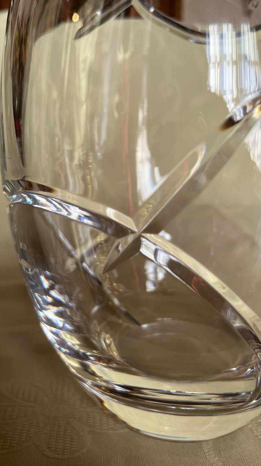 Egg-shaped crystal vase