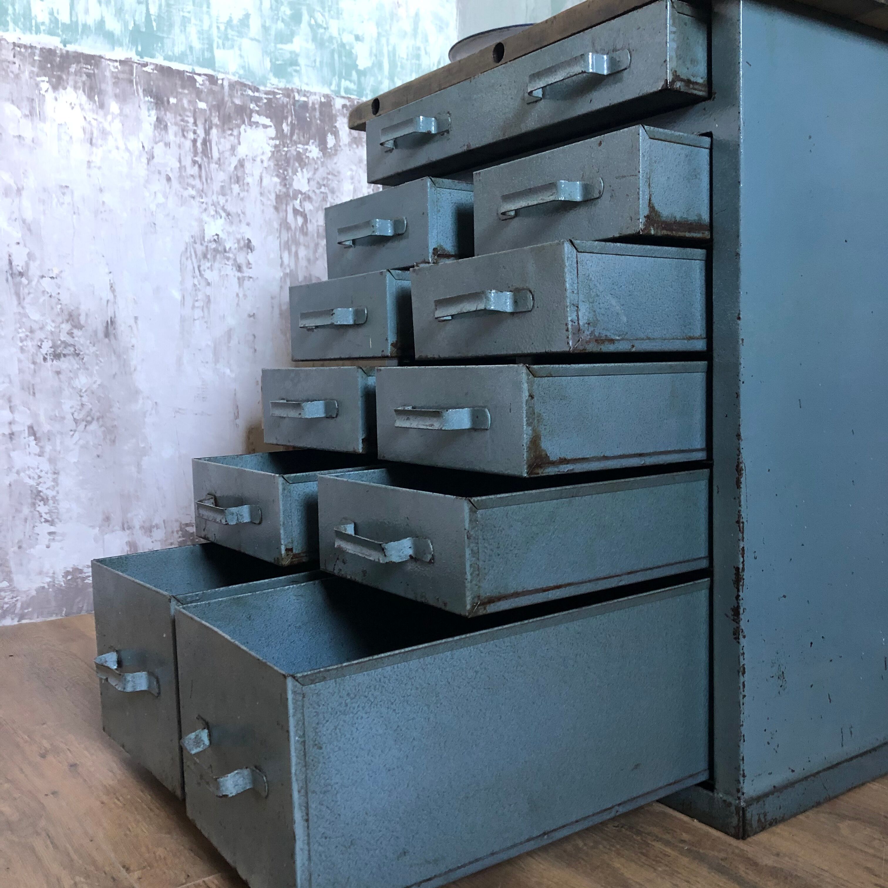 Workshop furniture with drawers, metal and wood