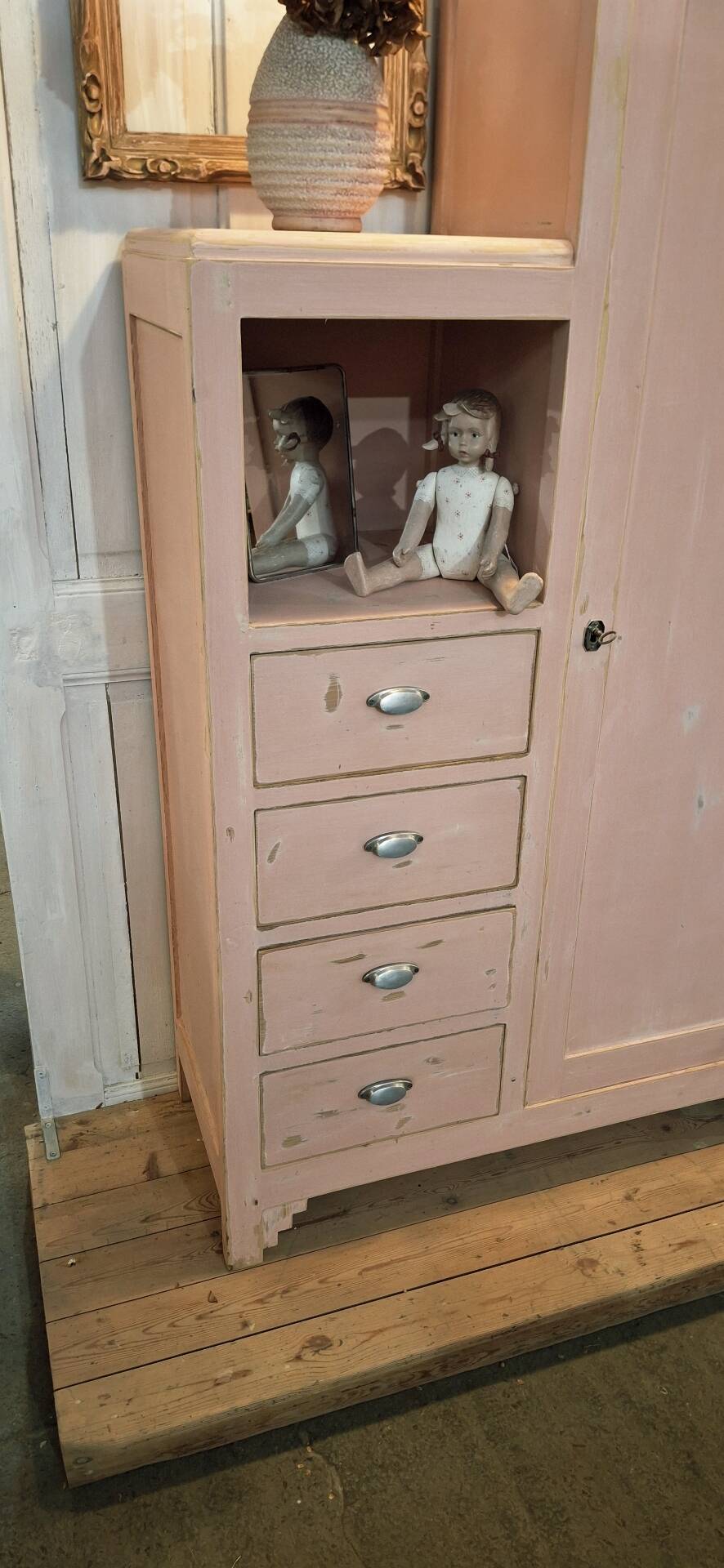 Asymmetrical wardrobe