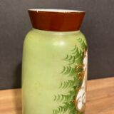 Vase en opaline à décor de cartouche émaillé or fin XIXe