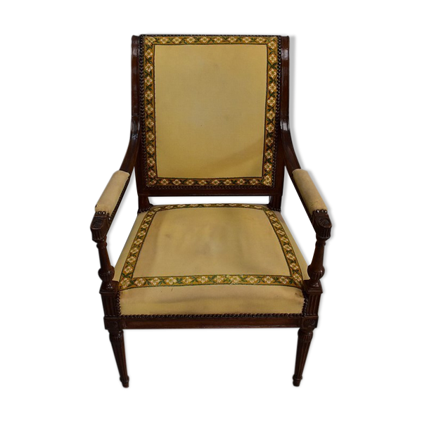 Fauteuil en noyer, style Louis XVI, début XIXe