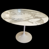 Marble tulip round table by eero saarinen