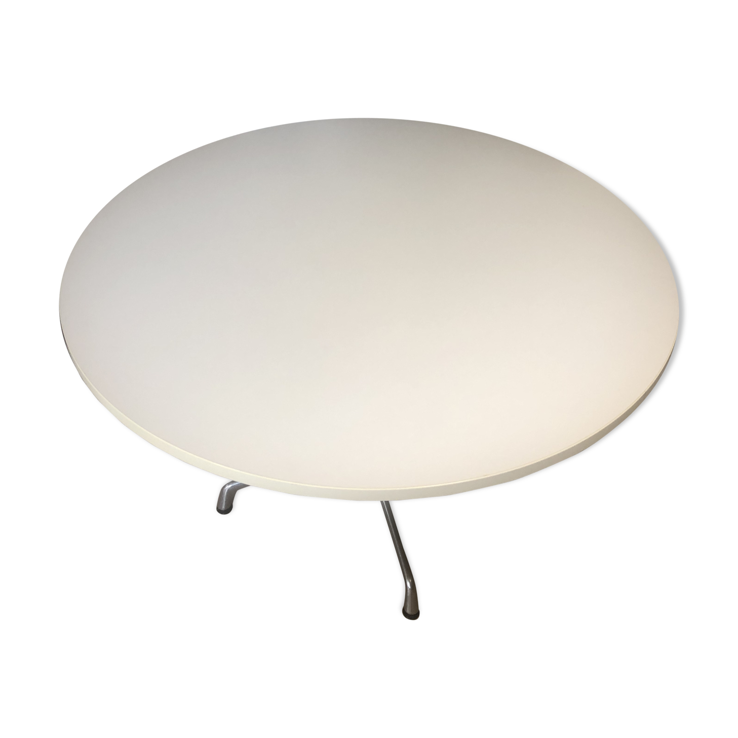 Segmented round table by Charles & Ray Eames for Vitra 120 cm