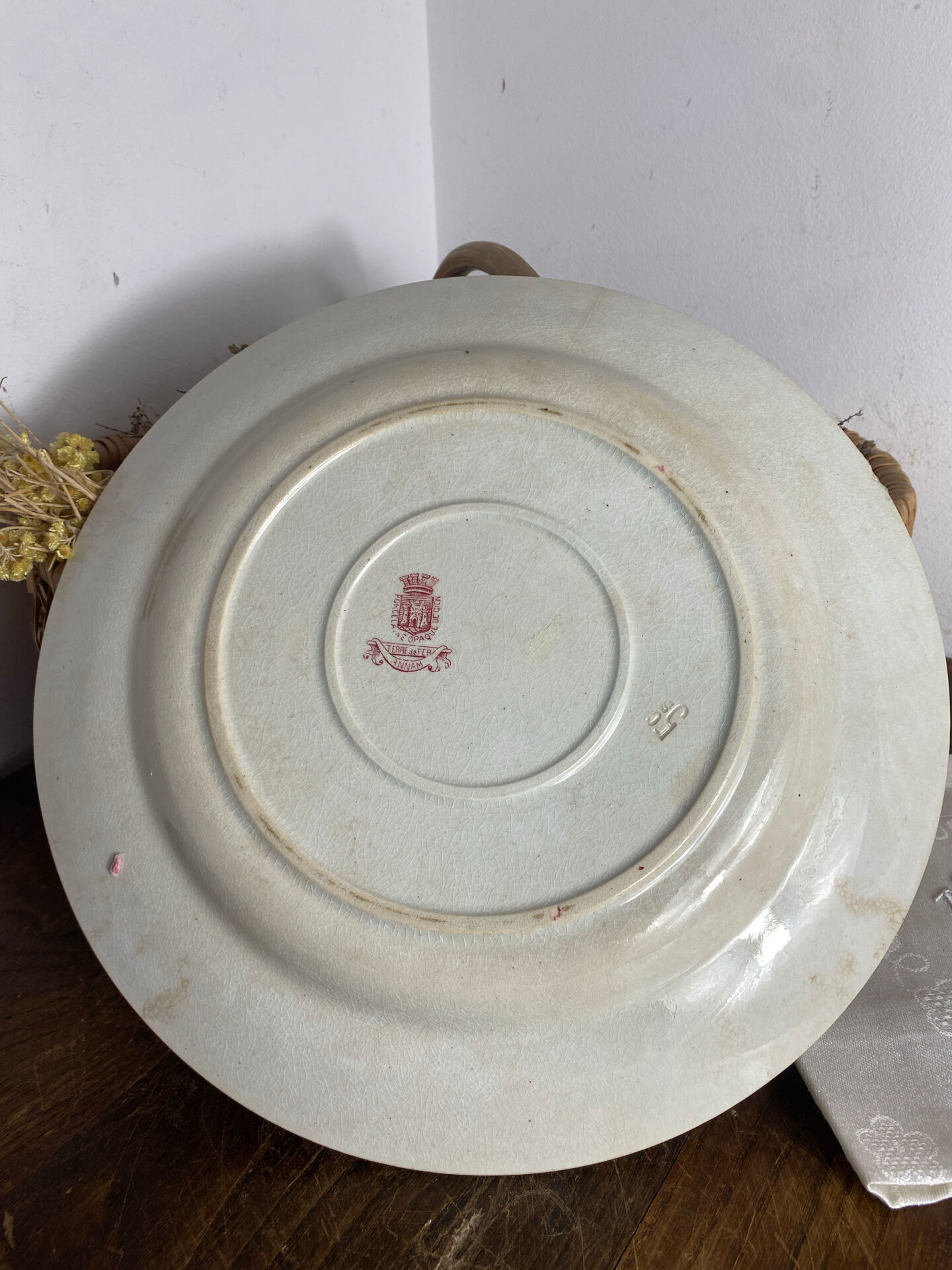 Plat, terre de fer, collection Annam de Gien 