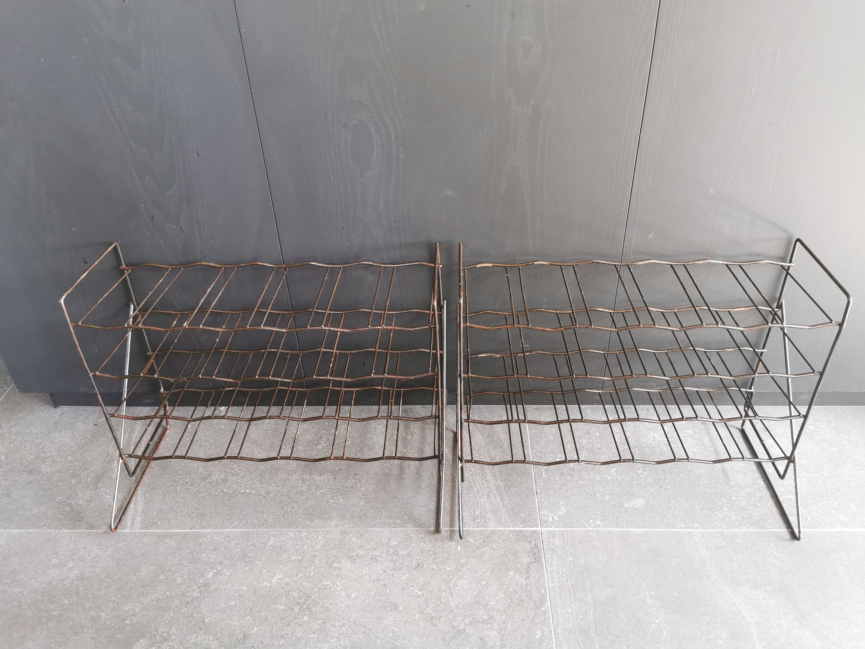 Old iron bottle holder 24 bottles