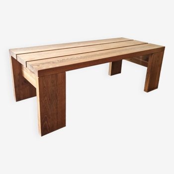 Banc en bois de la collection Famylje par Pilat & Pilat, Pays-Bas