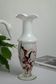 Vase corolle en opaline blanche motifs orangé brun