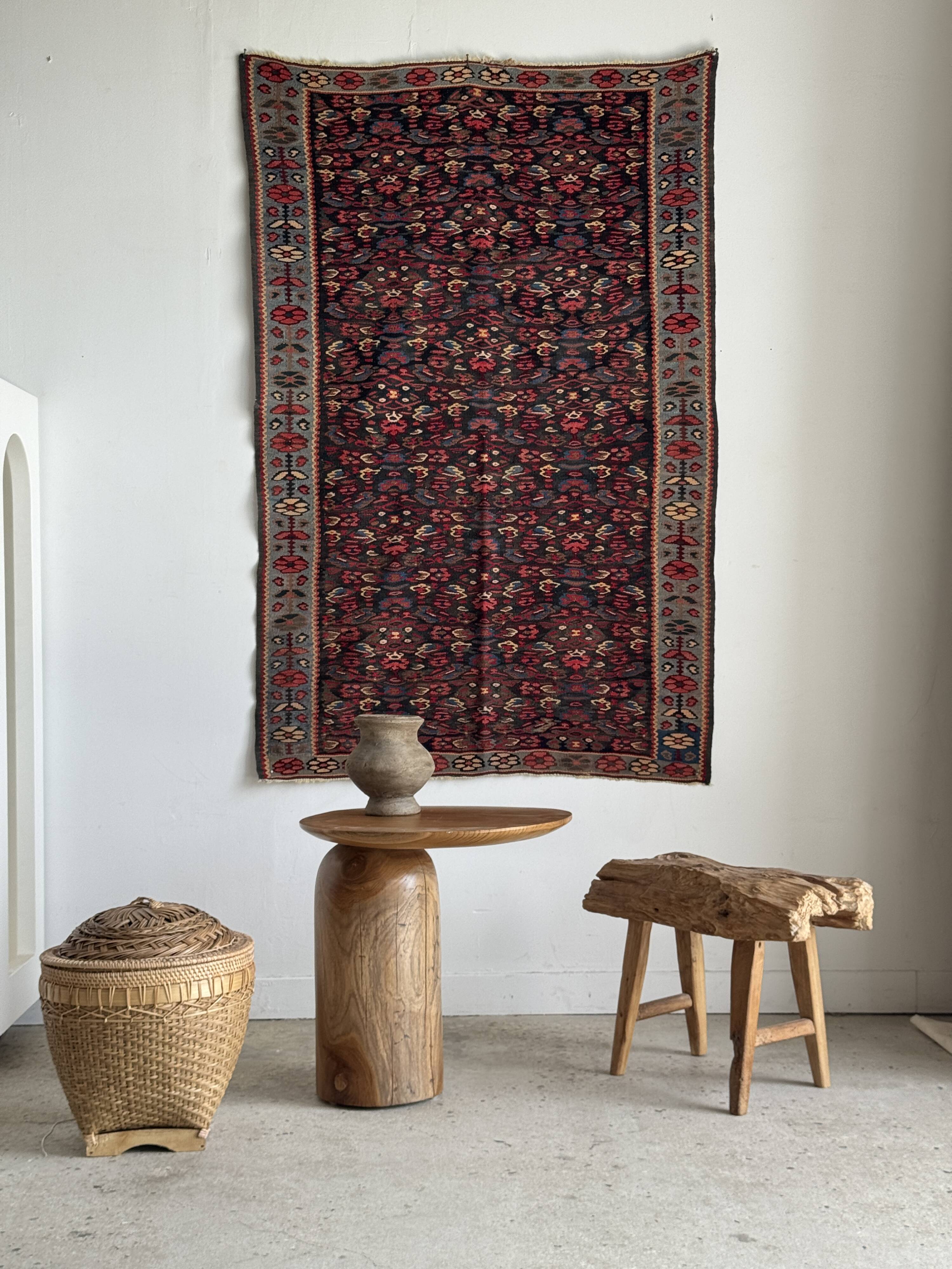 Iranian rug with stylised floral patterns in pink and blue, 155x105.