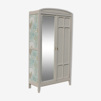 Armoire parisienne vintage tapisée