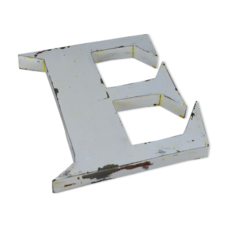 White zinc letter E