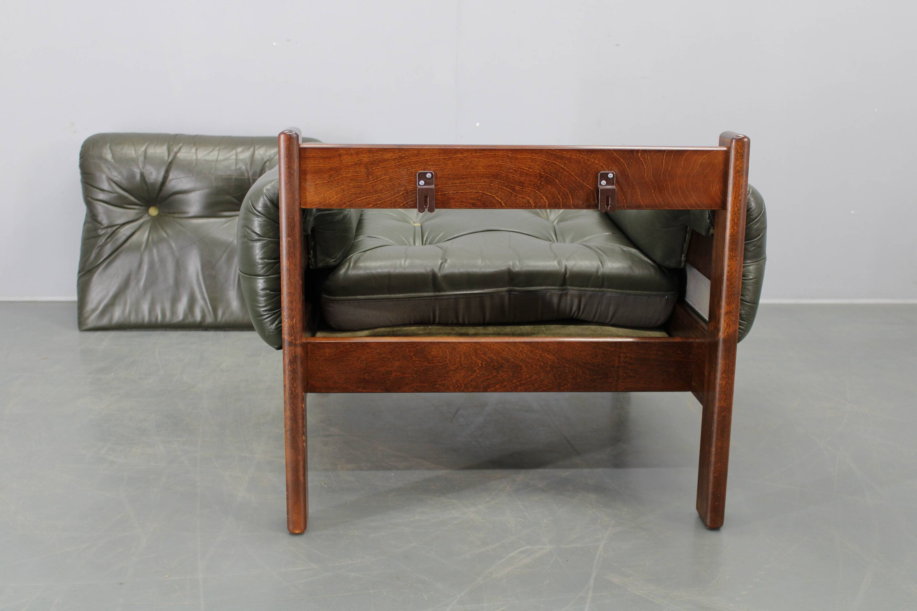 Fauteuil en cuir vert des années 70, Tchécoslovaquie.