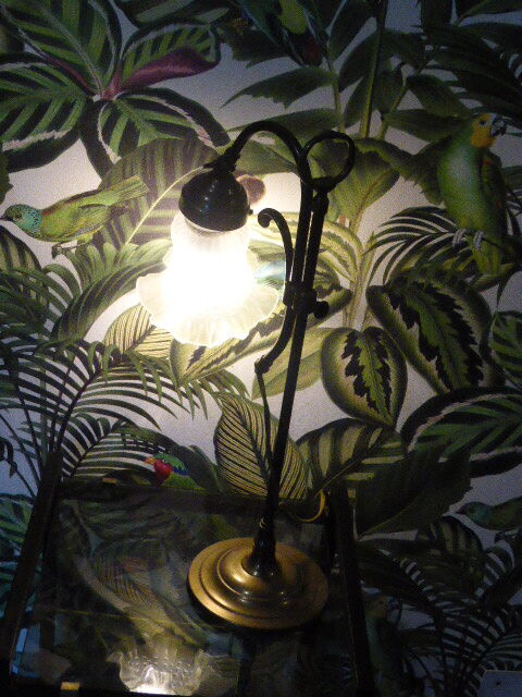 Reglable brass table lamp