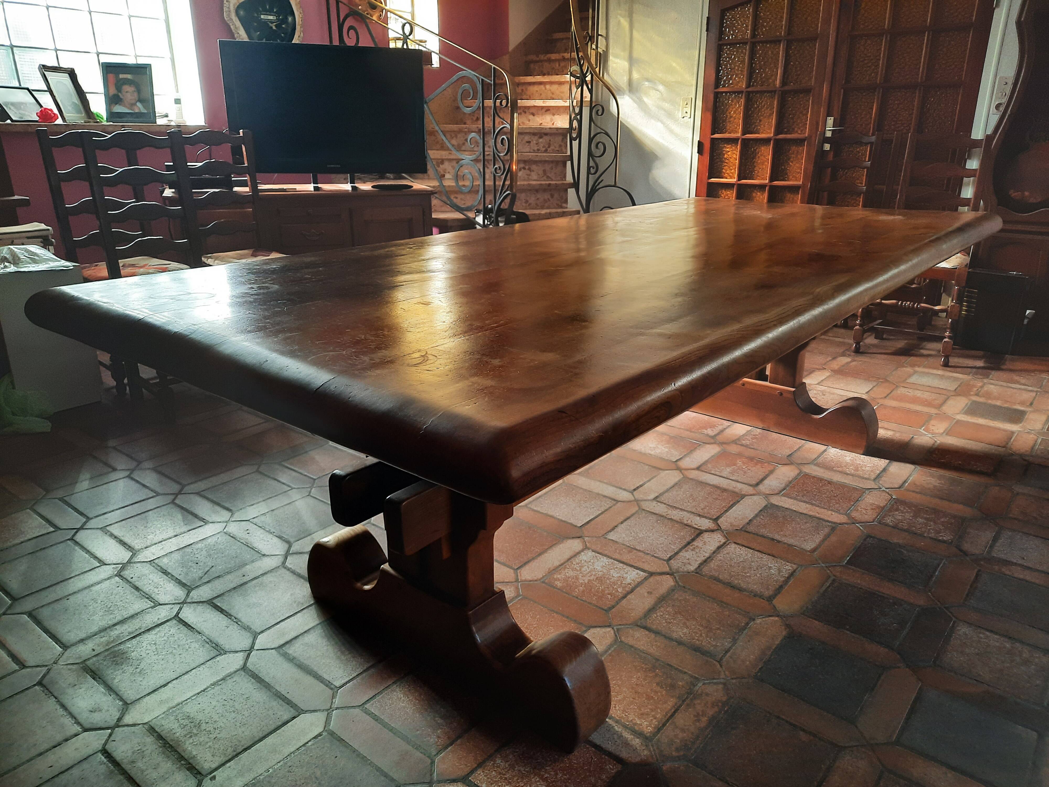 Table monastère en orme massif – grand format (260 x 118 cm)