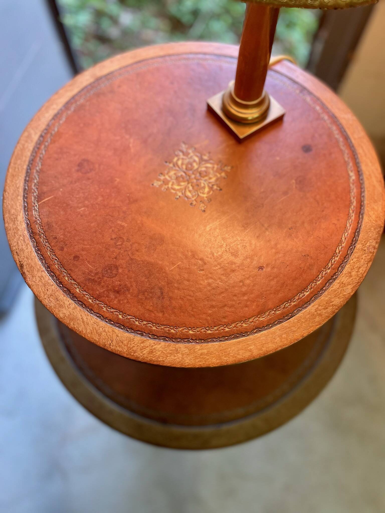 silent servant leather and mahogany